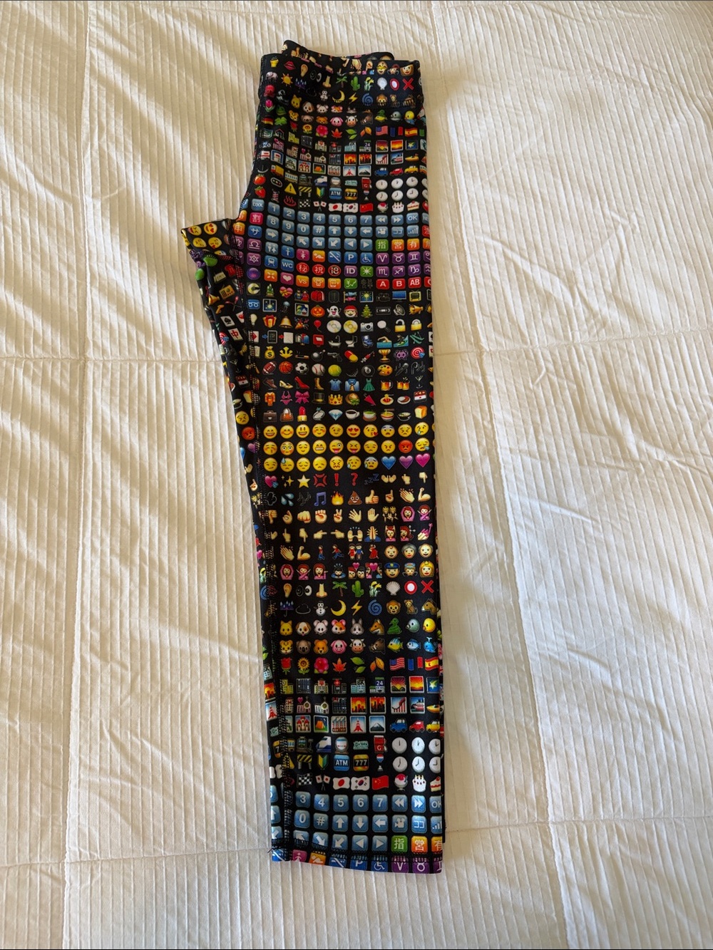 Cropped Black Emoji Print Leggings